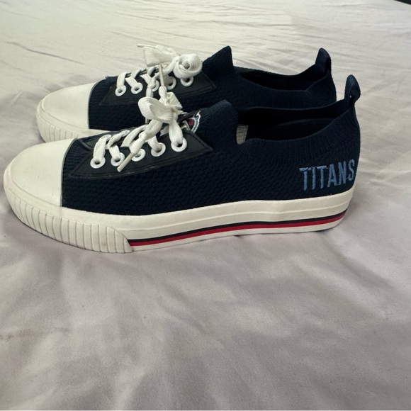 Tennessee Titans Women's Navy and White Athletic Shoes embroidered - Picture 4 of 8